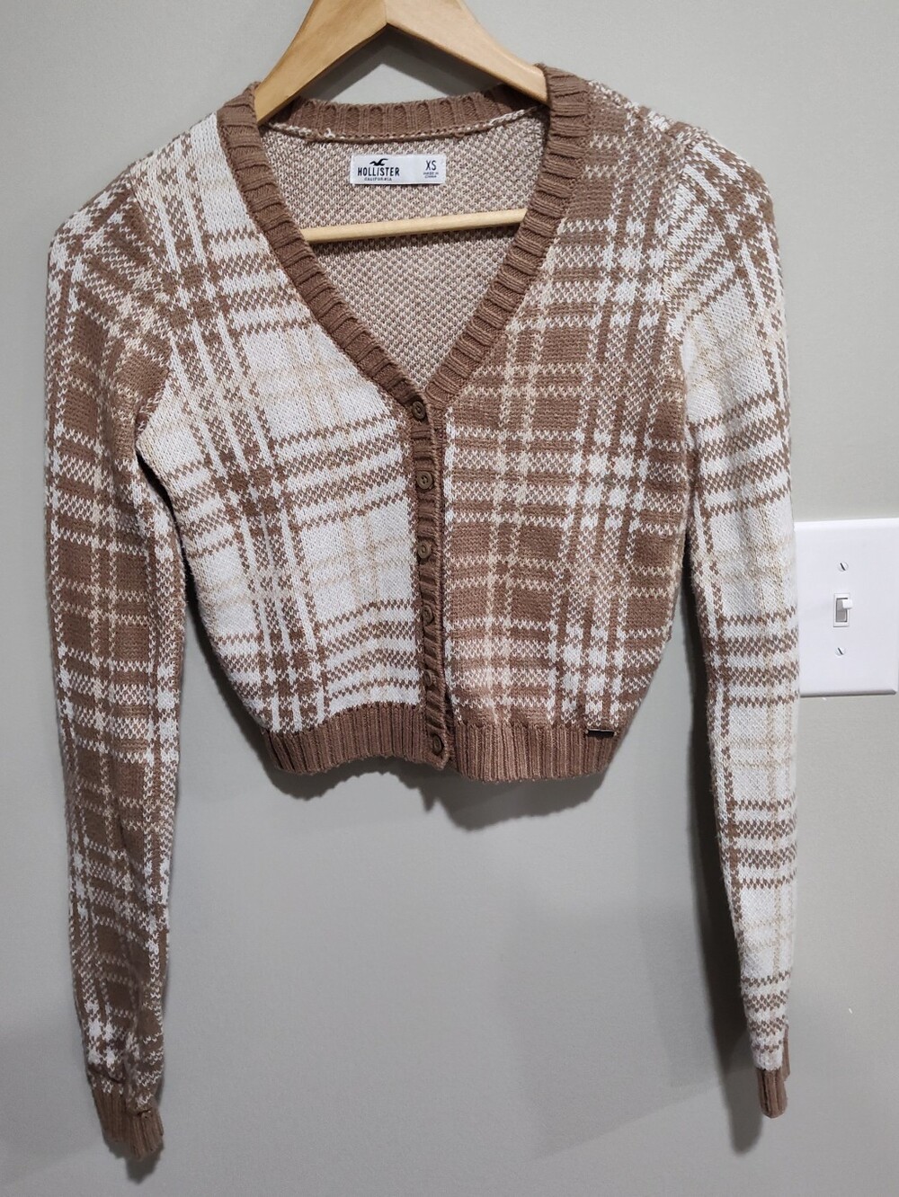 Hollister Women's XS Brown/White Plaid Knit V-Neck Button Cardigan Sweater